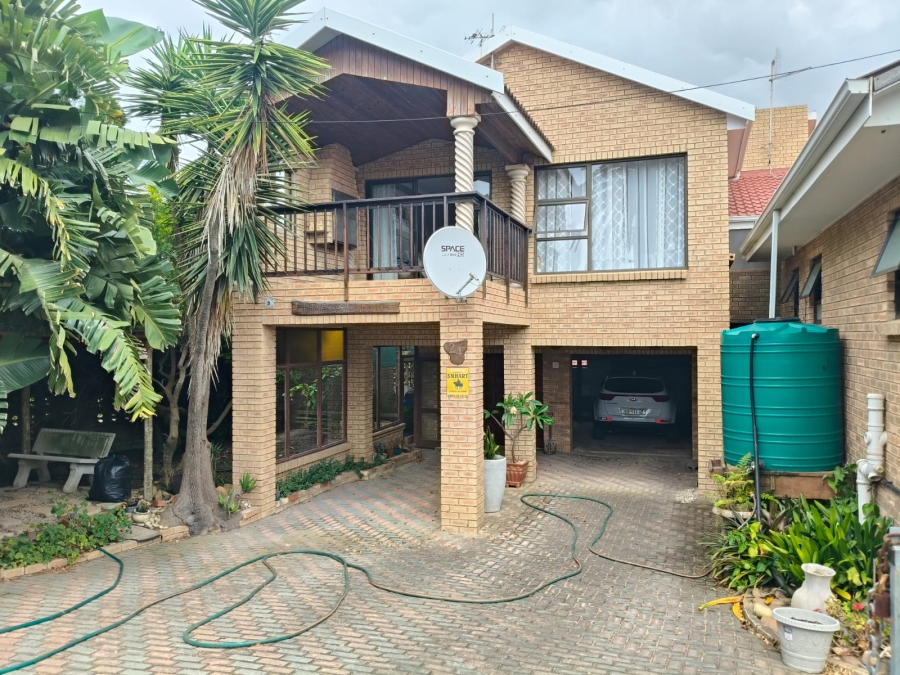 6 Bedroom Property for Sale in Paradise Beach Eastern Cape